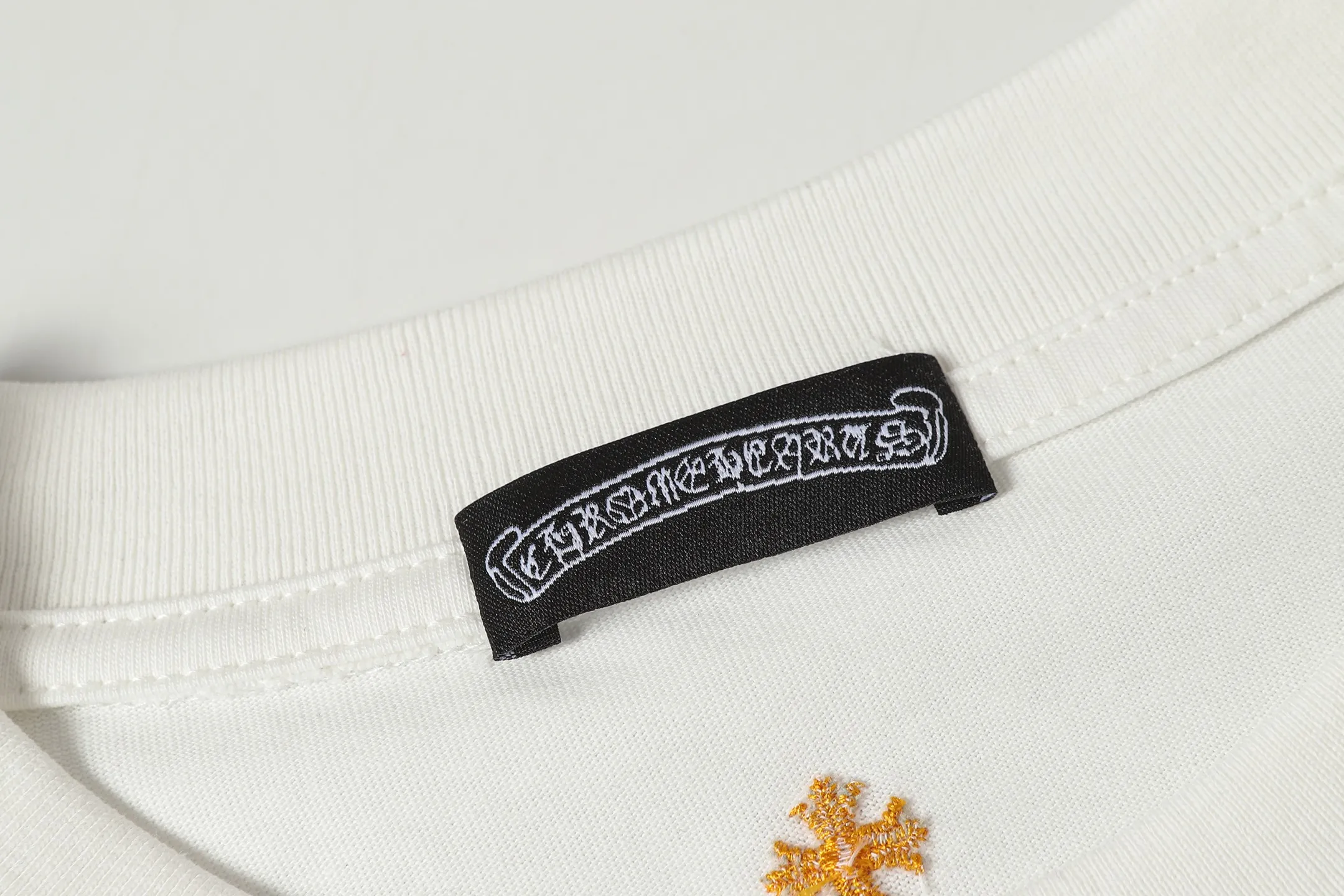 P160 Chrome Hearts CH Chrome Hearts Heavy Industry Horseshoe Sanskrit appliqué embroidered short-sleeved T-shirt. Use imported Tajima machine embroidery. Correct configuration. Black 2025 Chrome Hearts ZP packaging. 260 grams of custom-dyed double yarn cotton. Large version. Loose and stylish. Different from low version, slim and long version, upper body and hip stretch. 100% commitment: top quality. Not fast food. Highest version on the market. Top quality - different from ordinary versions on the market. If you care about quality. You must also respect the price. Absolutely zero after-sales service. The return rate so far is 0. It’s hard not to love the style. - 260g custom-dyed double yarn fabric. - Correct high-density main mark, washed tag, hand-sewn.